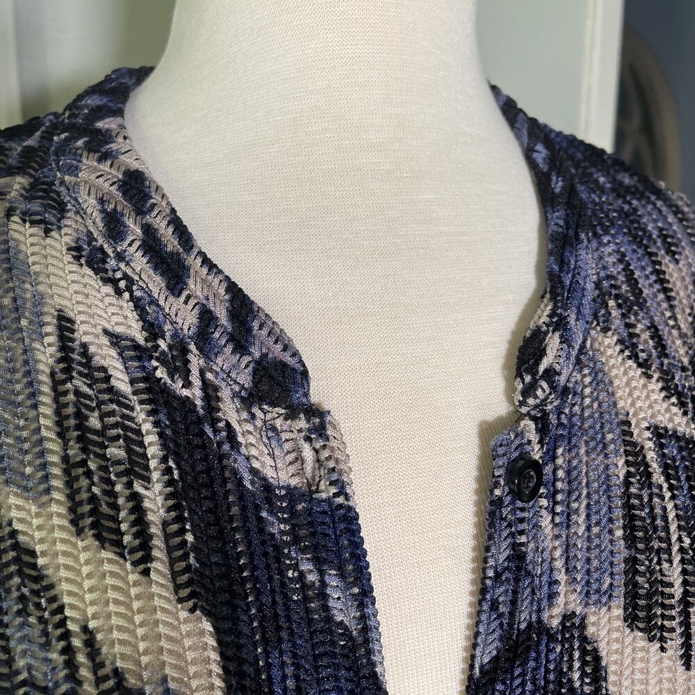 Chico's Travelers Shirt Women’s Large Geometric Print Size 3/XL JKT Blue Gray - Picture 2 of 6
